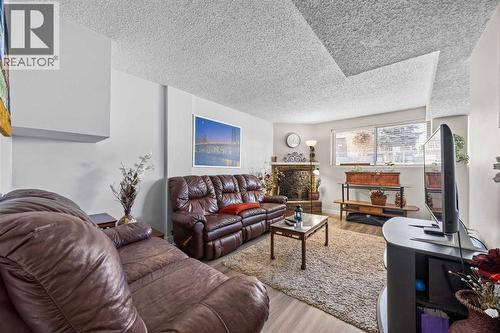 unit 3 living room - 11254 6 Street Sw, Calgary, AB - Indoor Photo Showing Living Room
