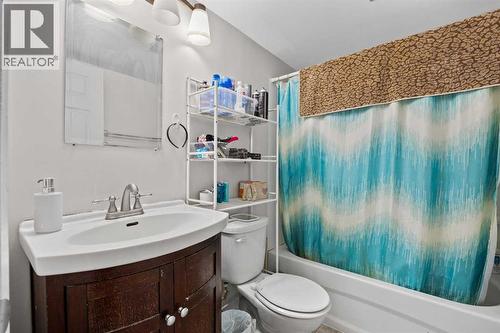 renovated bath in unit 3 - 11254 6 Street Sw, Calgary, AB - Indoor Photo Showing Bathroom