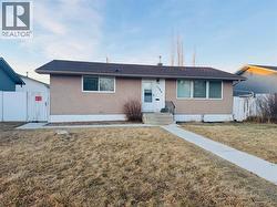 1146 Lakeway Boulevard S  Lethbridge, AB T1K 3E7