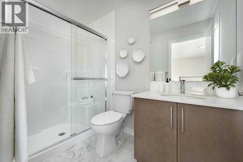 7079 Rangeview Avenue Se, Calgary, AB - Indoor Photo Showing Bathroom