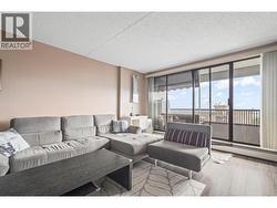 1607 6595 WILLINGDON AVENUE  Burnaby, BC V5H 4E5