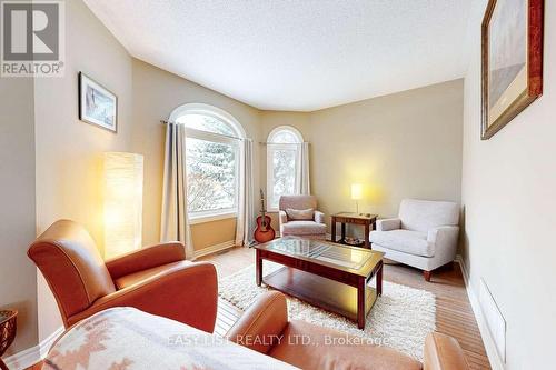 37 Nevada Crescent, Vaughan, ON - Indoor Photo Showing Living Room