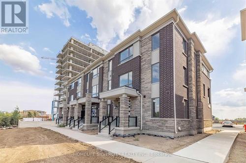 15 SUMMER WIND LANE  Brampton, ON L7A 0Y4