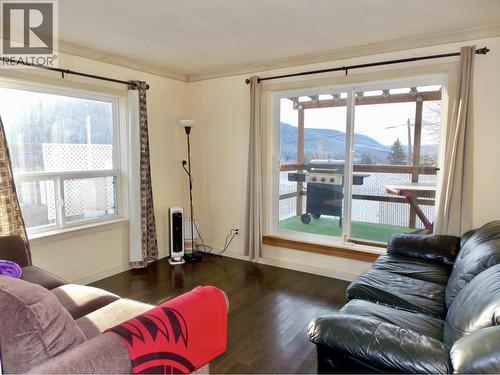 1196 N 2Nd Avenue, Williams Lake, BC - Indoor Photo Showing Living Room