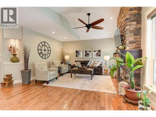 2423 Paramount Drive, West Kelowna, BC - Indoor