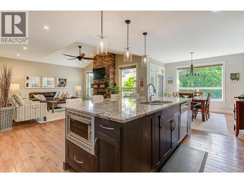 2423 Paramount Drive, West Kelowna, BC - Indoor Photo Showing Kitchen With Upgraded Kitchen