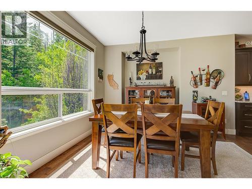2423 Paramount Drive, West Kelowna, BC - Indoor Photo Showing Dining Room