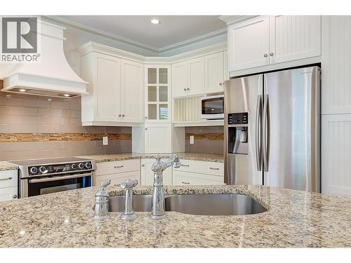 2423 Paramount Drive, West Kelowna, BC - Indoor Photo Showing Kitchen With Stainless Steel Kitchen With Double Sink With Upgraded Kitchen
