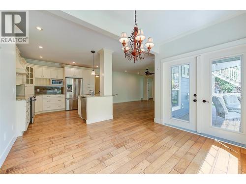 2423 Paramount Drive, West Kelowna, BC - Indoor Photo Showing Kitchen