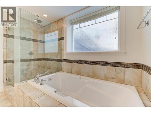 2423 Paramount Drive, West Kelowna, BC - Indoor Photo Showing Bathroom