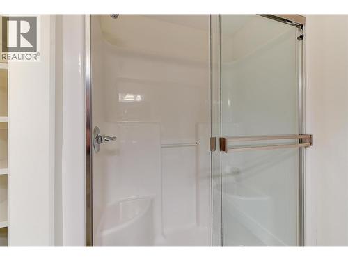 2423 Paramount Drive, West Kelowna, BC - Indoor Photo Showing Bathroom