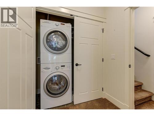 2423 Paramount Drive, West Kelowna, BC - Indoor Photo Showing Laundry Room