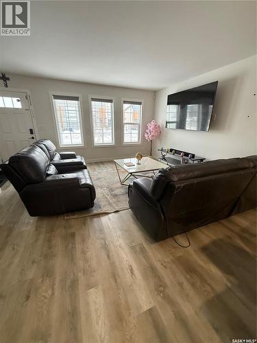 104 Westfield Road, Saskatoon, SK - Indoor Photo Showing Living Room