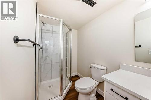 936 Cranston Drive Se, Calgary, AB - Indoor Photo Showing Bathroom