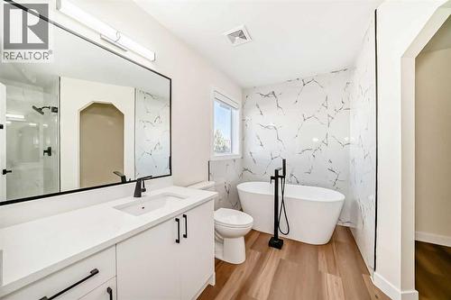 936 Cranston Drive Se, Calgary, AB - Indoor Photo Showing Bathroom