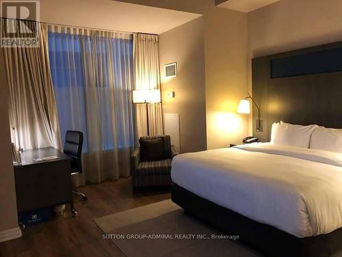 723 - 1 King Street W, Toronto, ON - Indoor Photo Showing Bedroom