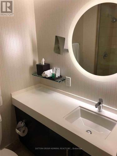 723 - 1 King Street W, Toronto, ON - Indoor Photo Showing Bathroom