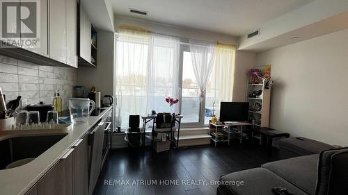 Living Room - 617 - 2020 Bathurst Street, Toronto, ON - Indoor