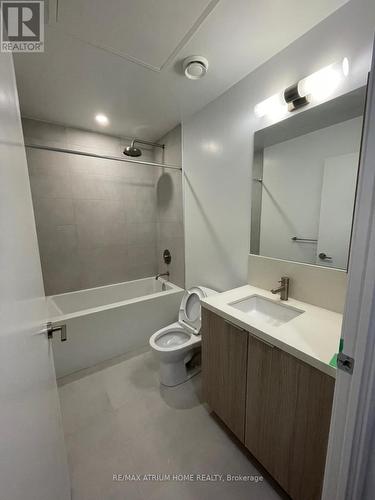 617 - 2020 Bathurst Street, Toronto, ON - Indoor Photo Showing Bathroom