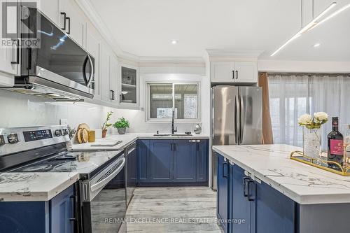 45 Stevenson Road N, Oshawa, ON - Indoor Photo Showing Kitchen With Upgraded Kitchen