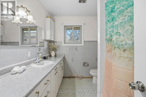 45 Stevenson Road N, Oshawa, ON - Indoor Photo Showing Bathroom