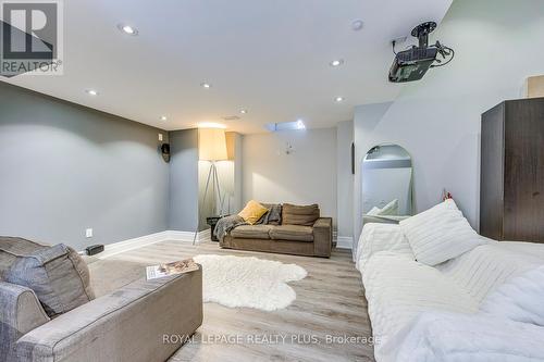 221 Hanover Street, Oakville, ON - Indoor Photo Showing Living Room