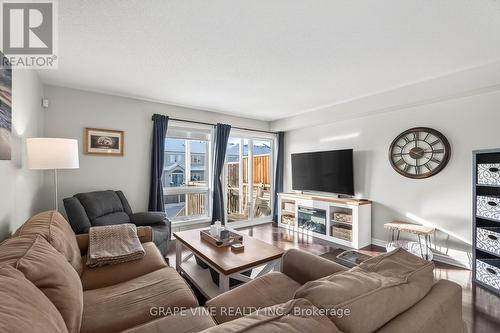 755 Lakeridge Drive, Ottawa, ON - Indoor Photo Showing Living Room
