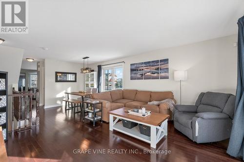 755 Lakeridge Drive, Ottawa, ON - Indoor Photo Showing Living Room