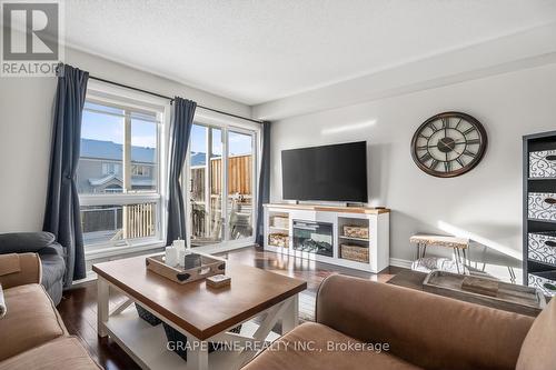 755 Lakeridge Drive, Ottawa, ON - Indoor Photo Showing Living Room
