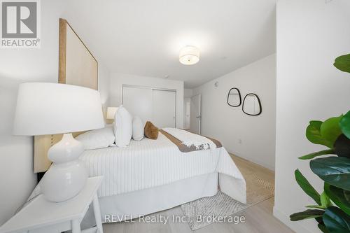 605 - 118 West Street, Port Colborne (Sugarloaf), ON - Indoor Photo Showing Bedroom
