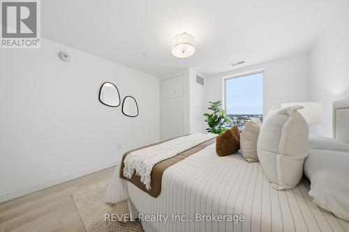 605 - 118 West Street, Port Colborne (Sugarloaf), ON - Indoor Photo Showing Bedroom