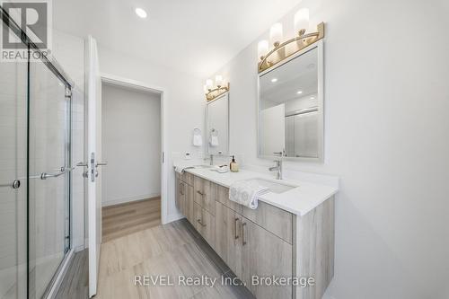 605 - 118 West Street, Port Colborne (Sugarloaf), ON - Indoor Photo Showing Bathroom