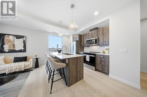 605 - 118 West Street, Port Colborne (Sugarloaf), ON - Indoor Photo Showing Kitchen With Stainless Steel Kitchen With Upgraded Kitchen