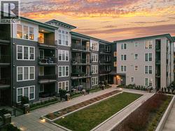 1775 Chapman Place Unit# PH12  Kelowna, BC V1Y 0G3