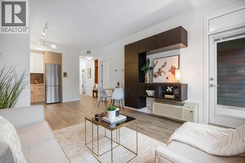 1775 Chapman Place Unit# Ph12, Kelowna, BC - Indoor Photo Showing Living Room