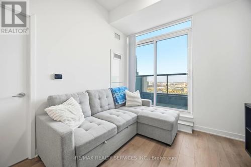 1007 - 60 Honeycrisp Crescent, Vaughan, ON - Indoor Photo Showing Other Room