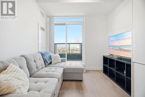 1007 - 60 Honeycrisp Crescent, Vaughan, ON - Indoor Photo Showing Living Room