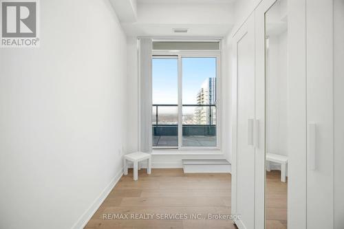 1007 - 60 Honeycrisp Crescent, Vaughan, ON - Indoor Photo Showing Other Room