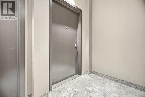 1007 - 60 Honeycrisp Crescent, Vaughan, ON - Indoor