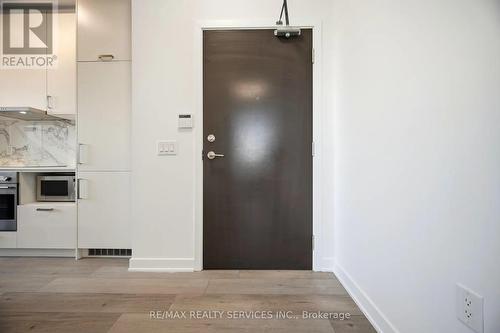 1007 - 60 Honeycrisp Crescent, Vaughan, ON - Indoor