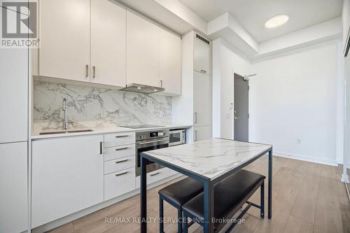 1007 - 60 Honeycrisp Crescent, Vaughan, ON - Indoor Photo Showing Other Room