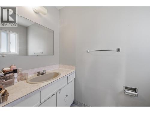 154 E 64Th Avenue, Vancouver, BC - Indoor Photo Showing Bathroom