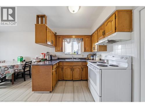 154 E 64Th Avenue, Vancouver, BC - Indoor Photo Showing Kitchen With Double Sink