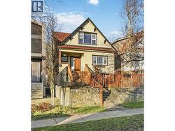 621 E 23RD AVENUE  Vancouver, BC V5V 1X9