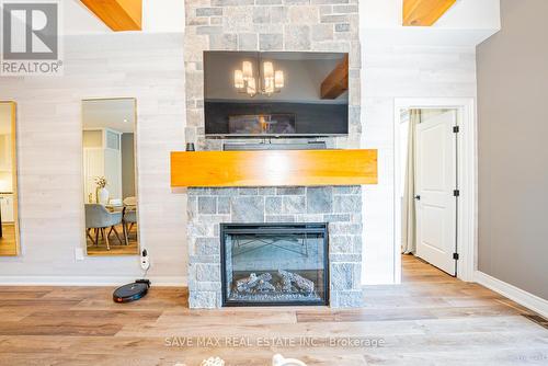 11 - 2848 King Street, Lincoln, ON - Indoor Photo Showing Living Room With Fireplace