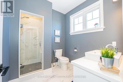 11 - 2848 King Street, Lincoln, ON - Indoor Photo Showing Bathroom