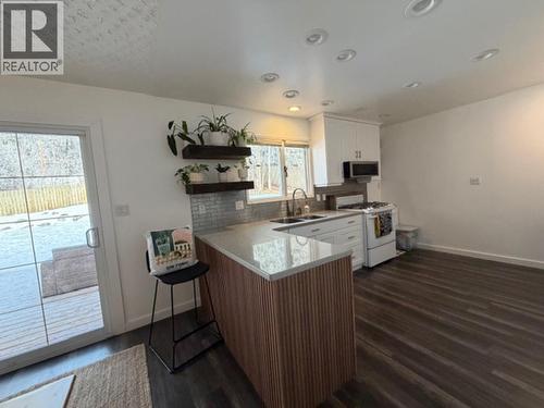 3039 Ridgeview Drive, Prince George, BC - Indoor Photo Showing Kitchen With Double Sink