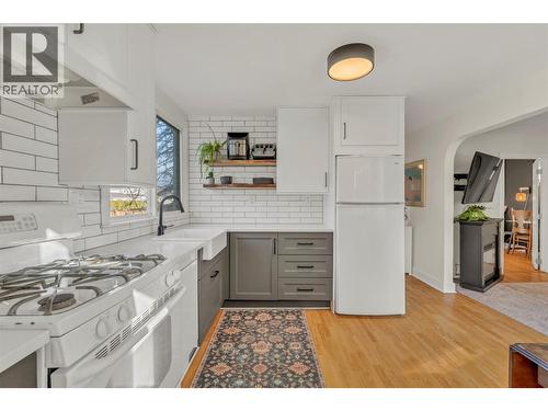 10120 Julia Street, Summerland, BC - Indoor Photo Showing Kitchen With Upgraded Kitchen
