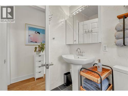 10120 Julia Street, Summerland, BC - Indoor