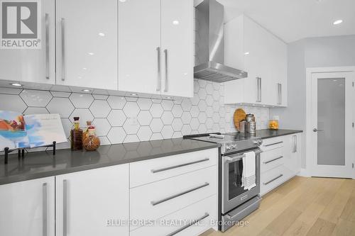 2190 Bakervilla Street, London South (South V), ON - Indoor Photo Showing Kitchen With Upgraded Kitchen
